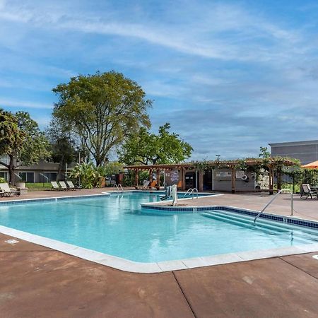 Best Western Plus Garden Court Inn Fremont Exterior foto